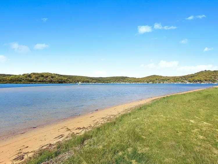10 Munal Avenue, Booker Bay NSW 2257