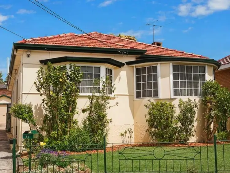 51 Meadowland Road, Peakhurst NSW 2210