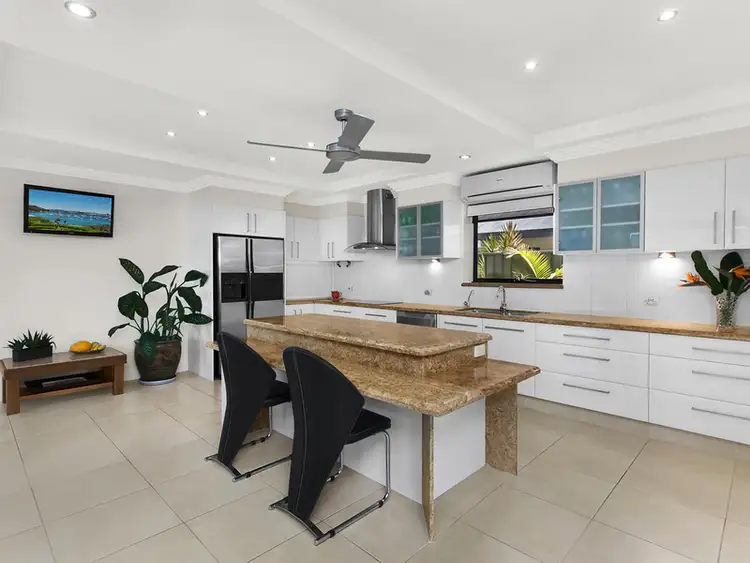 3 Fullerton Street, Benowa Waters QLD 4217