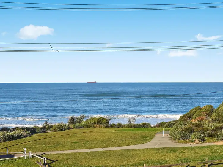 134 Caves Beach Road, Caves Beach NSW 2281