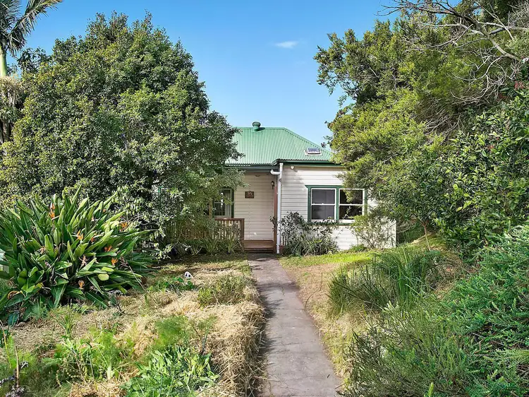 35 Thompson Street, Woonona NSW 2517