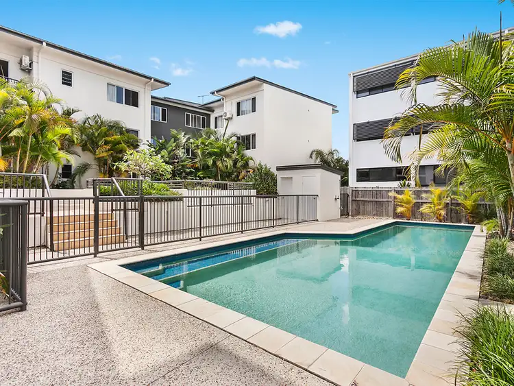 18/4 Proud Street, Labrador QLD 4215