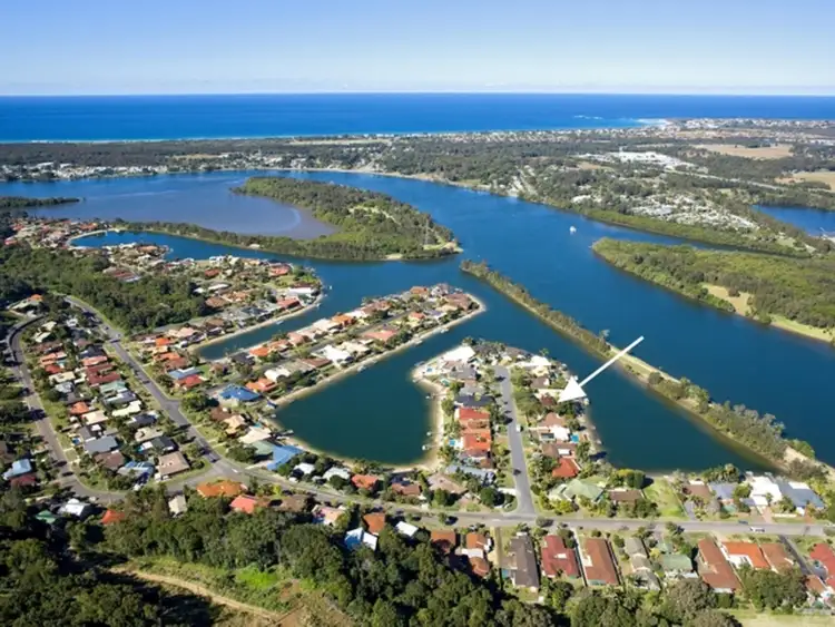 14 commodore Court, Banora Point NSW 2486