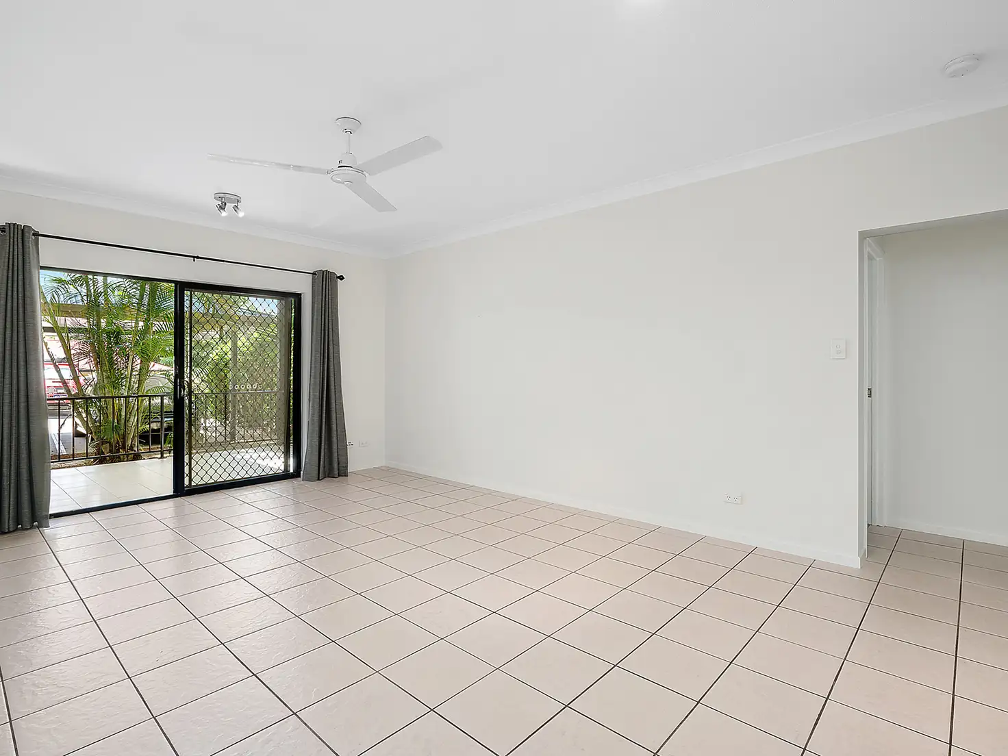 Main view of Homely unit listing, 17/9 Stratford Parade, Stratford QLD 4870