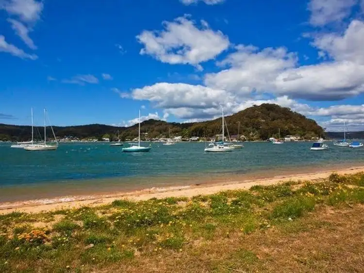 352 Booker Bay Road, Booker Bay NSW 2257