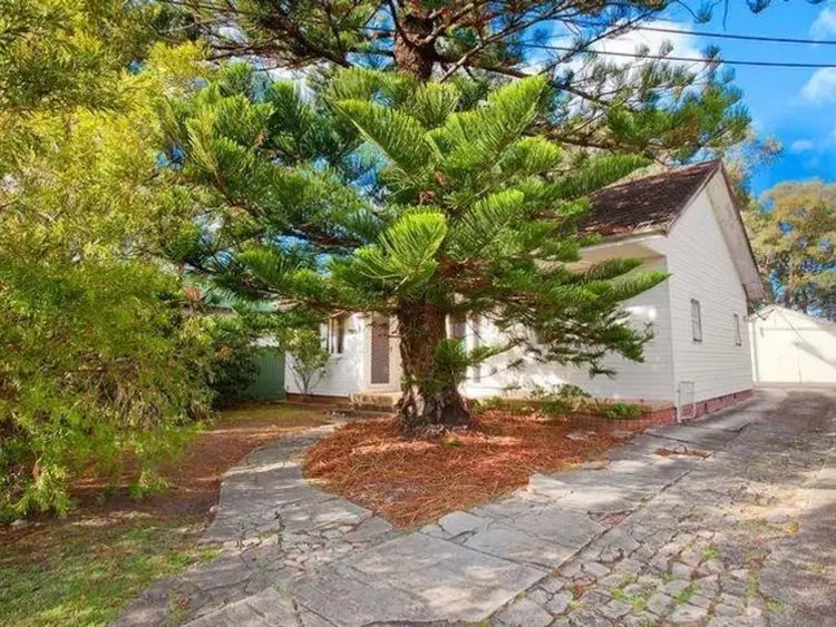 11 Turner Esplanade, East Corrimal NSW 2518