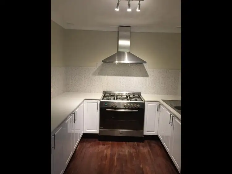 4 Dywer Place