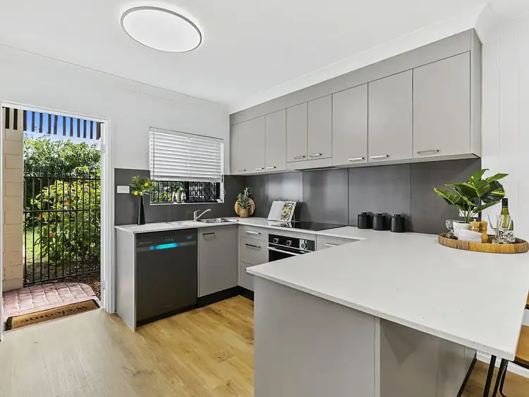 Fifth view of Homely unit listing, 2/9 Veivers Close, Westcourt QLD 4870