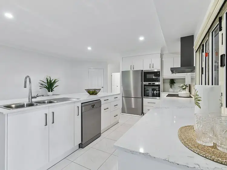 1 Whitehaven Court, Clifton Beach QLD 4879