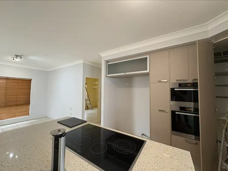 16 Somerset Close