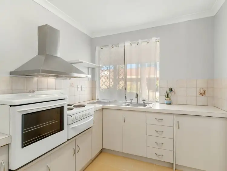 Sixth view of Homely villa listing, 20/24 Southdown Place, Thornlie WA 6108