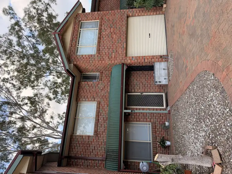 4/32 Mcnaughton street