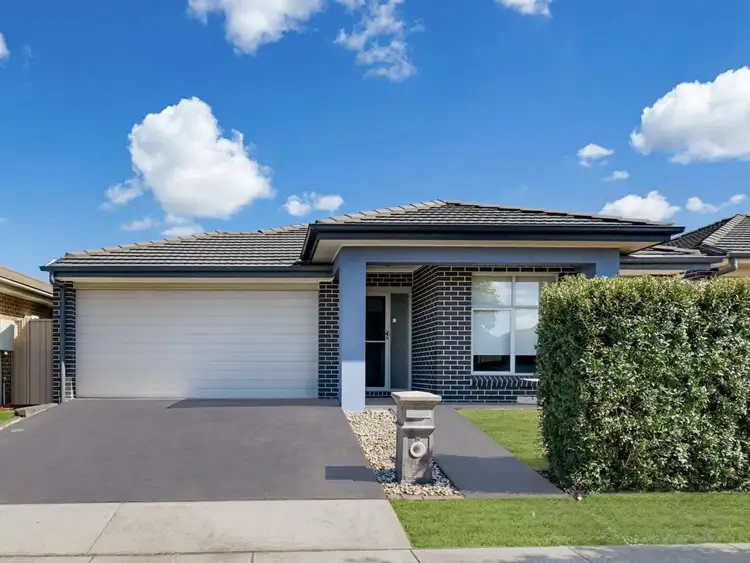 15 Illoura Way