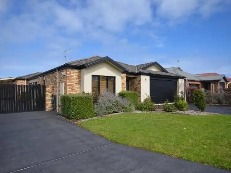 18 Heather Grove, Inverloch VIC 3996
