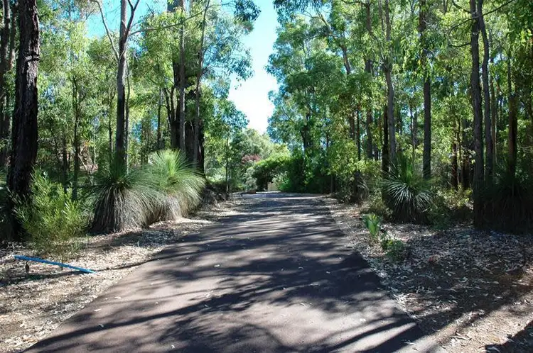 16 Protector Grove, Roleystone WA 6111