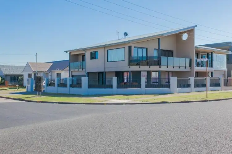 10 Booth Street, Stockton NSW 2295