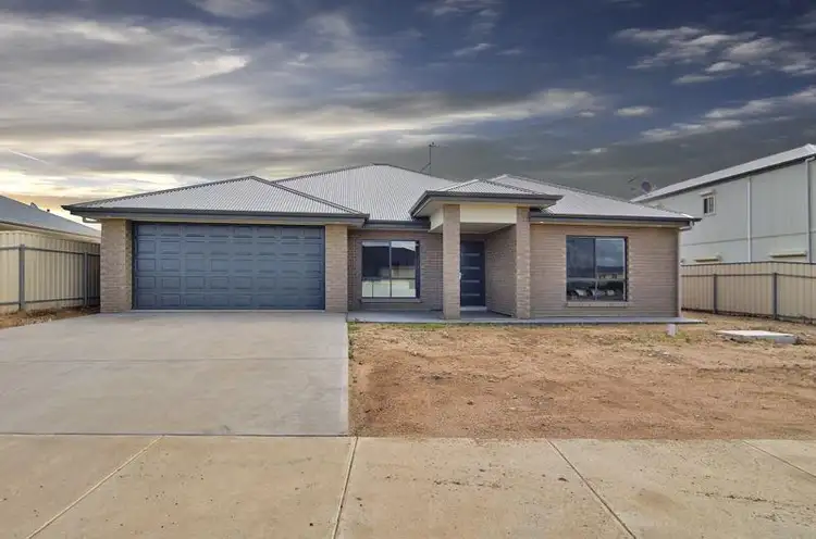 11 Hazel Street, Moonta Bay SA 5558