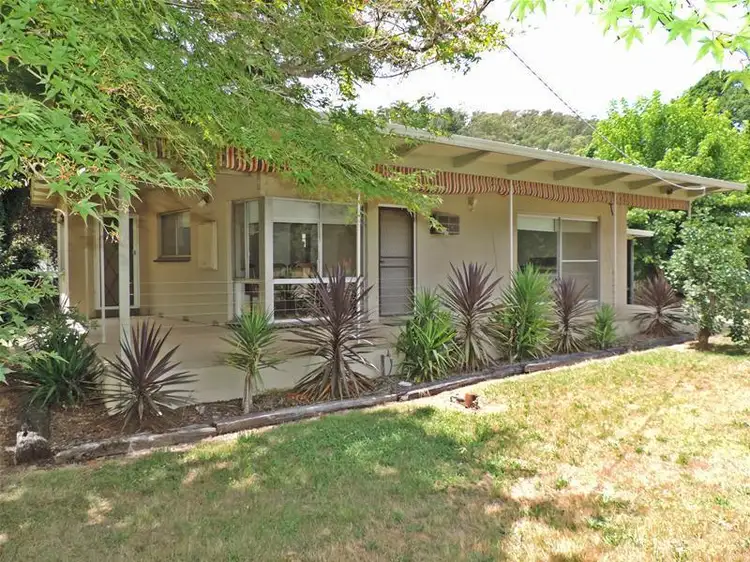 17 Churchill Avenue, Bright VIC 3741