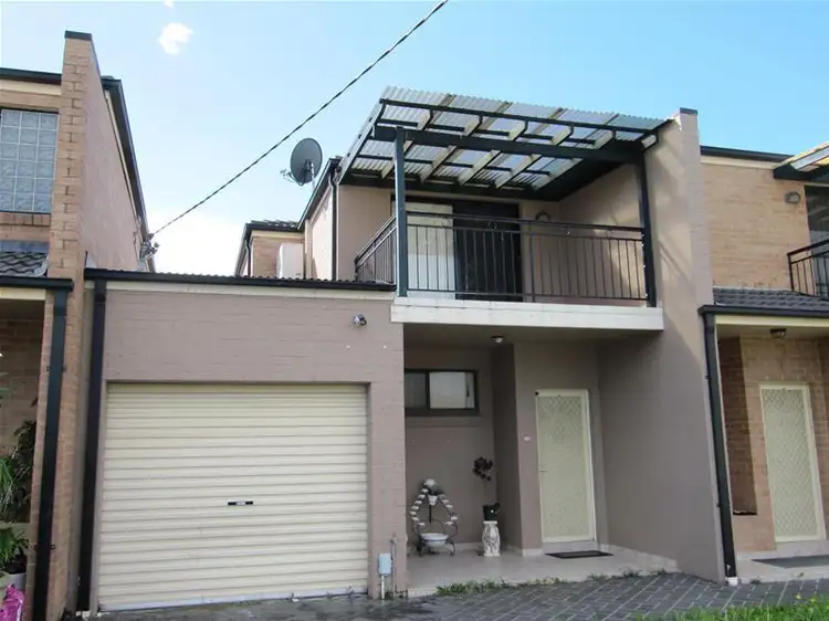 16a The Grove, Fairfield NSW 2165