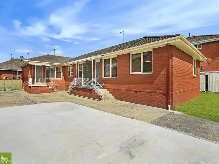 Main view of Homely apartment listing, 2/4 Grafton Avenue, Figtree NSW 2525