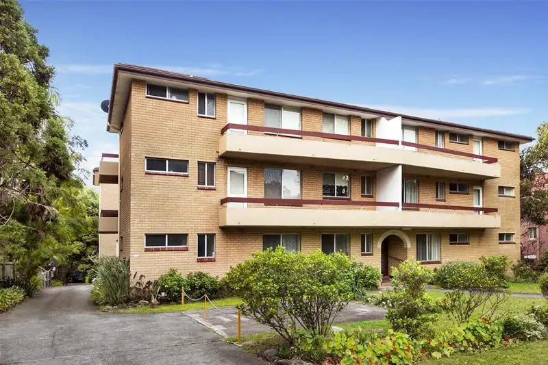 Main view of Homely unit listing, 2/3-5 Holborn Avenue, Dee Why NSW 2099