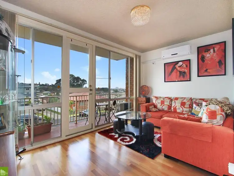 2/27 Heaslip Street, Coniston NSW 2500