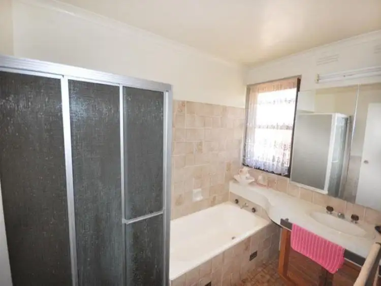 Fifth view of Homely house listing, 8 Amsterdam Crescent, Wagga Wagga NSW 2650