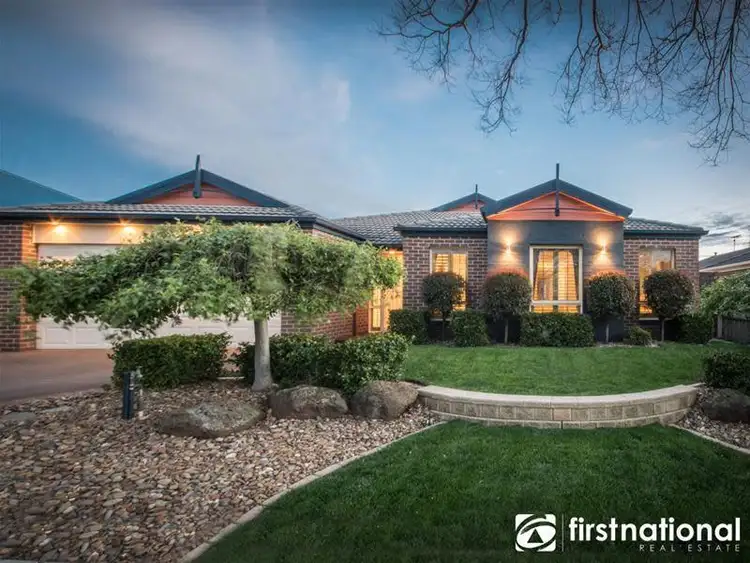 9 Silverleaves Boulevard, Berwick VIC 3806