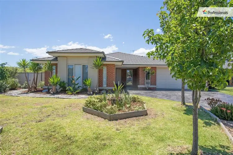 1 Greenwich Court, Brookfield VIC 3338