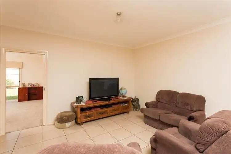 Seventh view of Homely house listing, 2 Oxley Court, Mildura VIC 3500