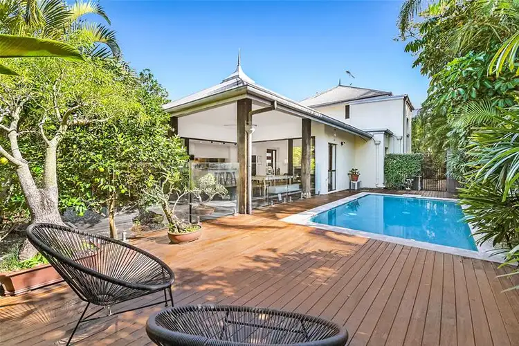 1/9A Greer Terrace, Southport QLD 4215