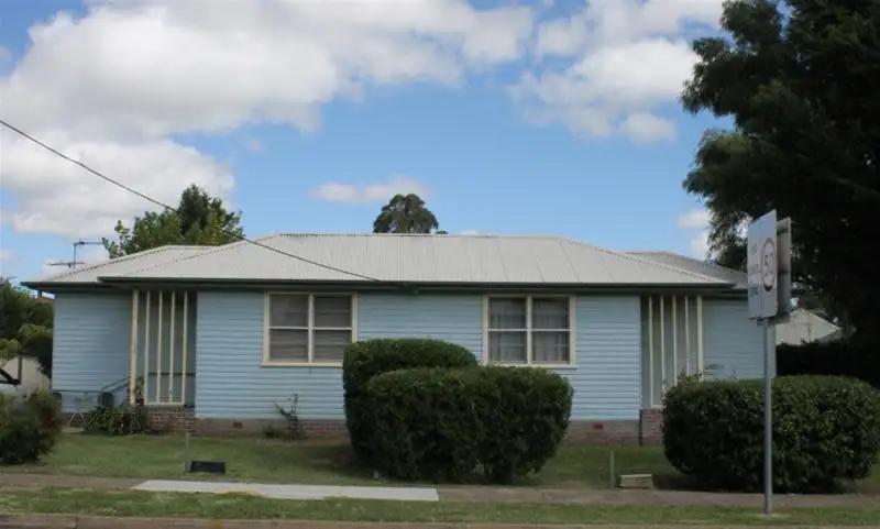 Main view of Homely semi-detached listing, 172 Canambe Street, Armidale NSW 2350