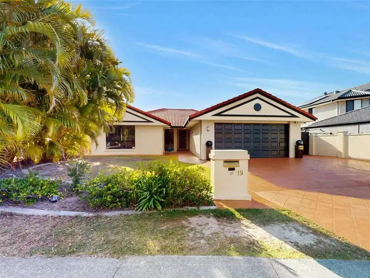 19 Maltravers Drive, Arundel QLD 4214