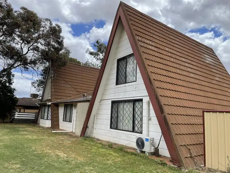 27 Moore Street, Moora WA 6510