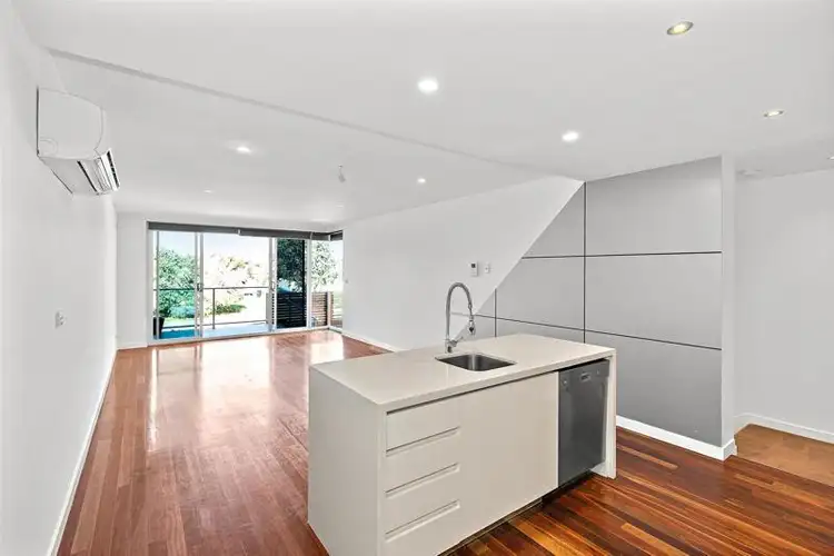Fourth view of Homely apartment listing, 4/25-27 Nepean Highway, Aspendale VIC 3195