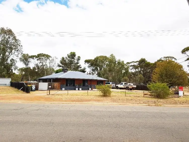 82 LONG Street, Moora WA 6510