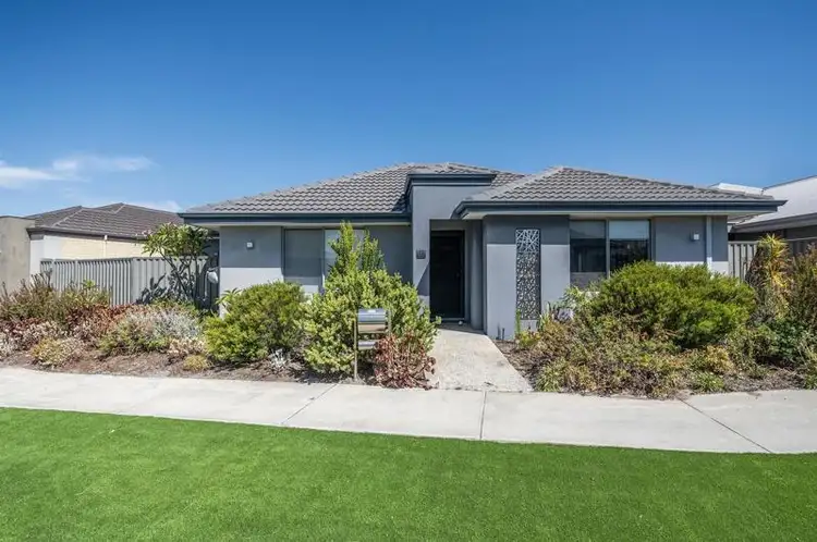 16 Wolfson Way, Piara Waters WA 6112