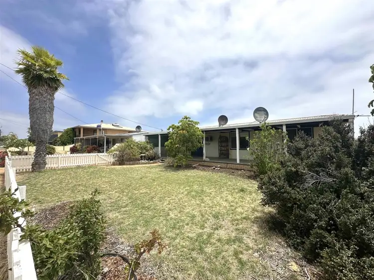 53 Nairn Street, Leeman WA 6514