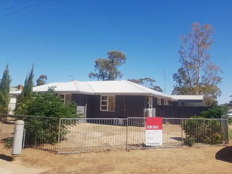 18 Padbury Street, Moora WA 6510