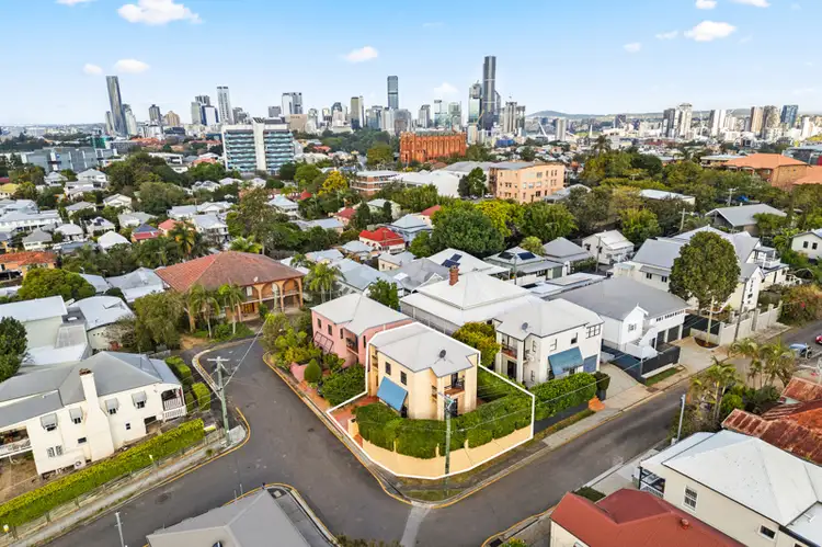 19 Hammond Street, Red Hill QLD 4059