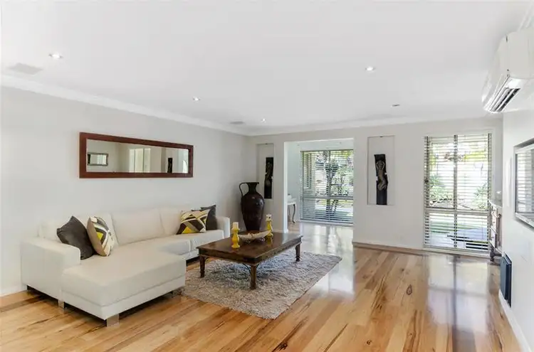 6 Barlee Court, Elanora QLD 4221