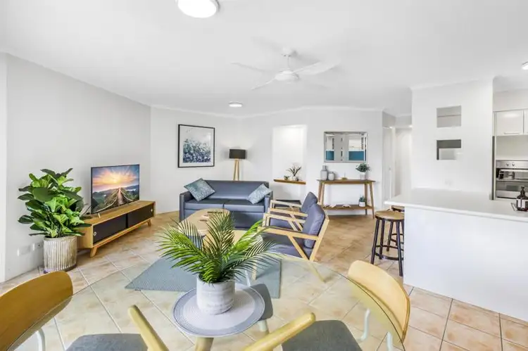 11/13 Montgomery Avenue, Main Beach QLD 4217