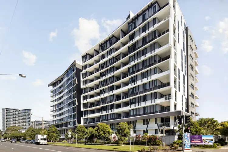 2002/123 Cavendish Road, Coorparoo QLD 4151