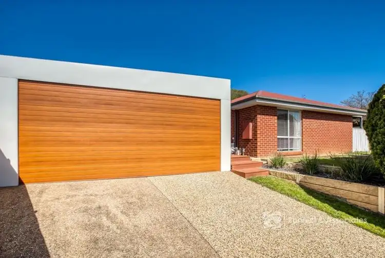 6 Thomas Place