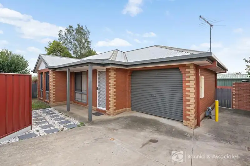 Main view of Homely unit listing, 2/152 De Kerilleau Drive, Wodonga VIC 3690