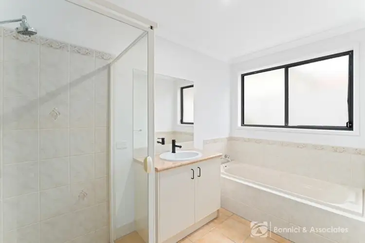 Fifth view of Homely house listing, 8 Latrobe Court, West Wodonga VIC 3690