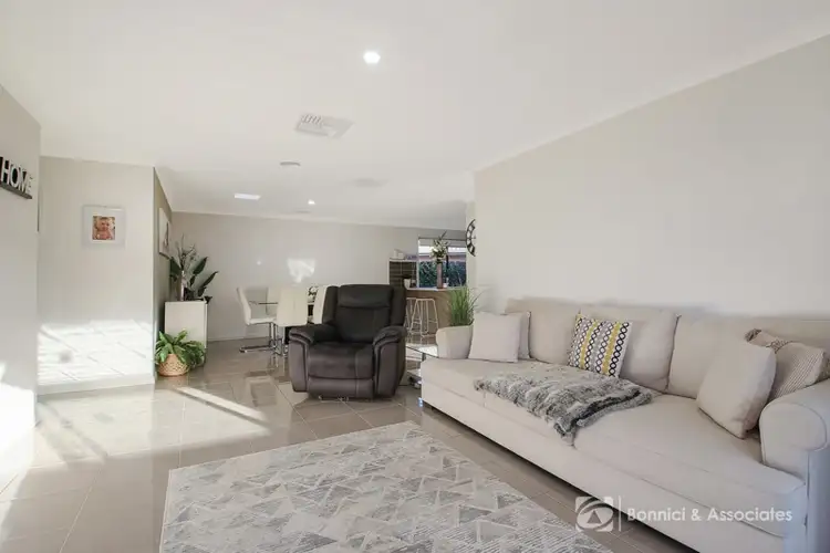 Fourth view of Homely house listing, 1/8 Fraser Court, West Wodonga VIC 3690