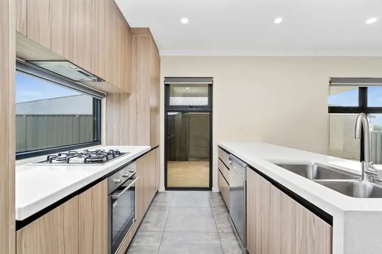 17 Royal Court, Onkaparinga Heights SA 5163