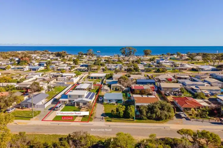 37 Morcombe Road, Leeman WA 6514