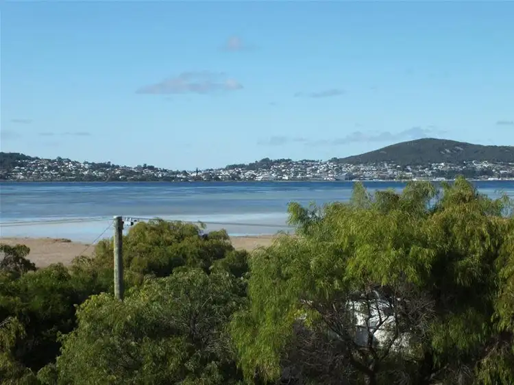 94 Bay View Drive, Little Grove WA 6330
